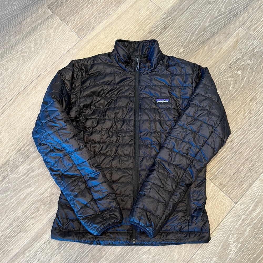 Patagonia men’s down sweater (New no tags)